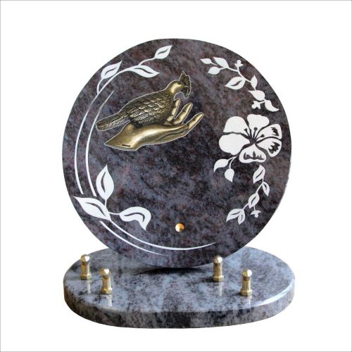 objet funeraire personnalisée, plaque gravee pour cimetiere, plaque funéraire avec fleurs