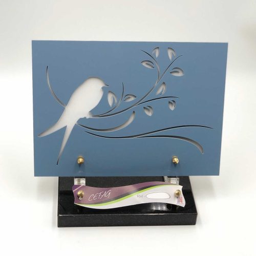 plaque funéraire avec un oiseau