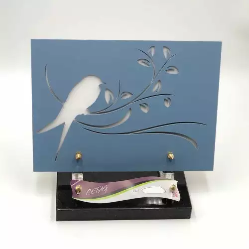 plaque funéraire avec un oiseau