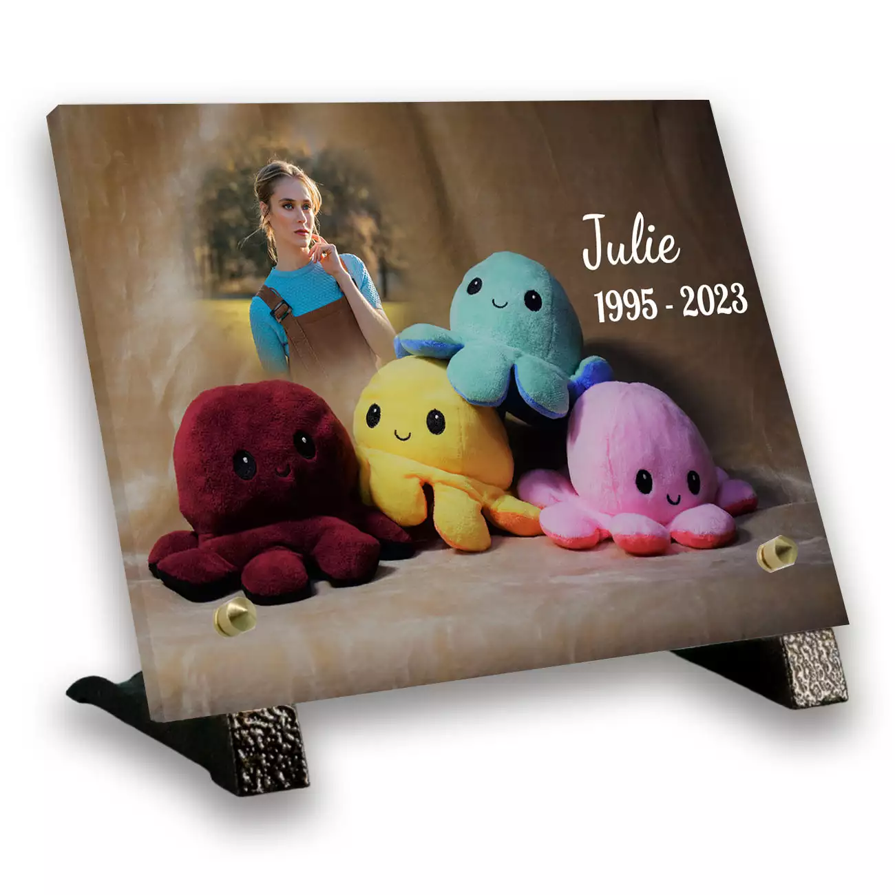 plaque funéraire personnalisée avec texte et photo pieds bronze peluches colorées