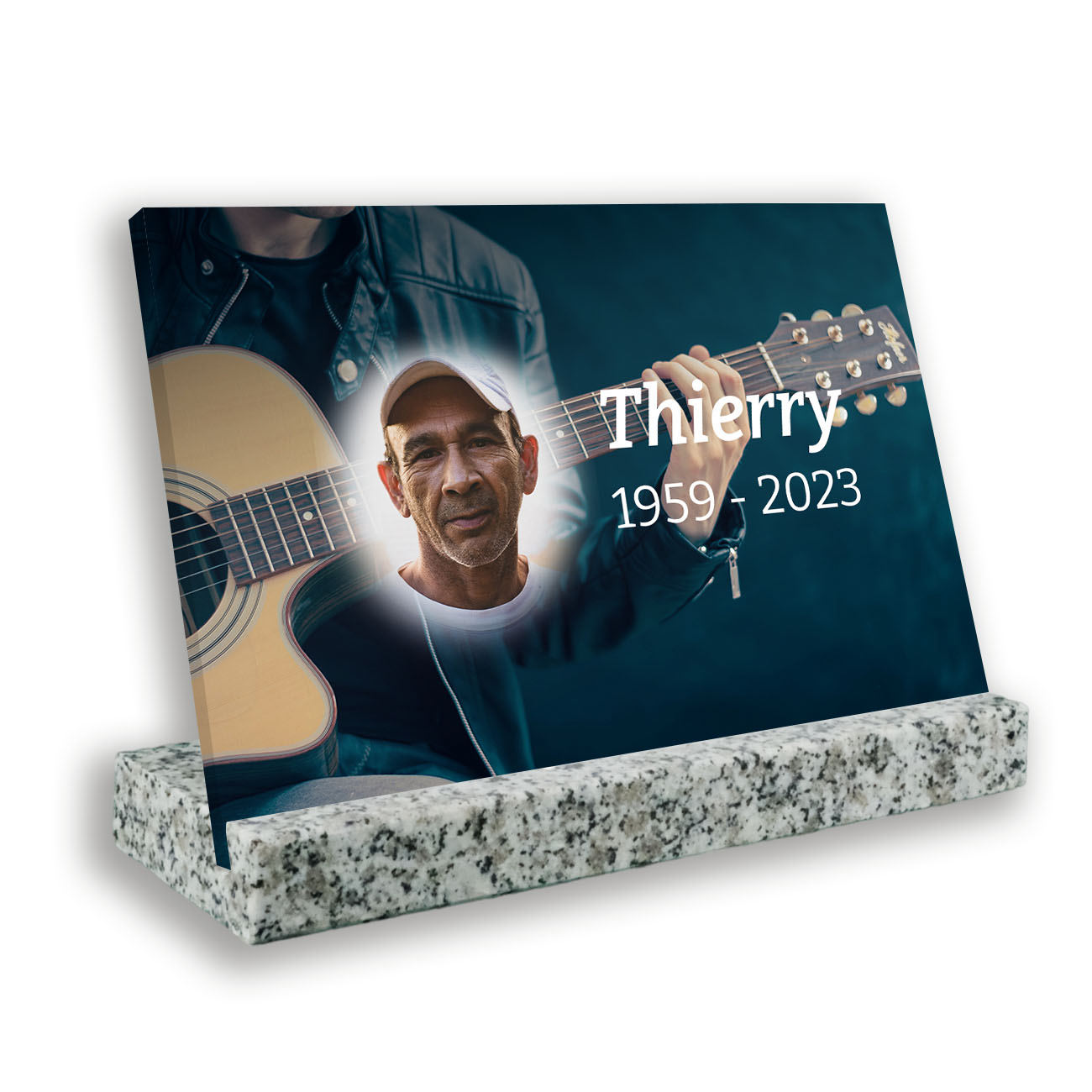 plaque funéraire personnalisée avec texte et photo socle granit gris tarn guitare acoustique