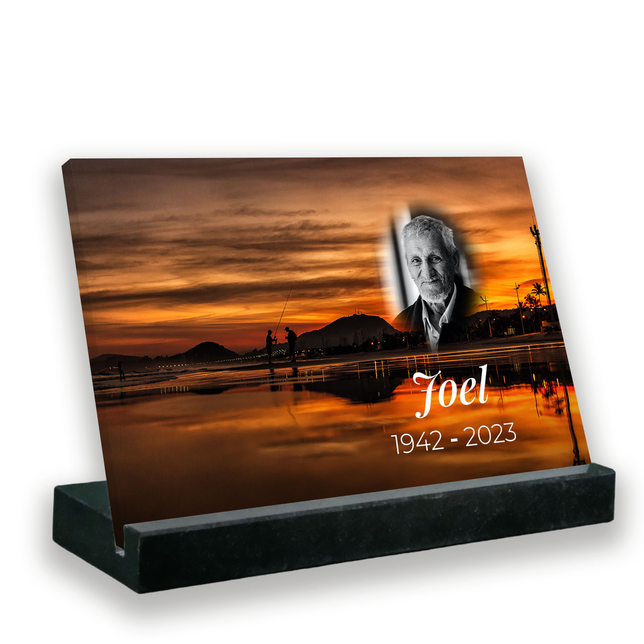 plaque funéraire personnalisée avec texte et photo socle granit noir pêcheurs