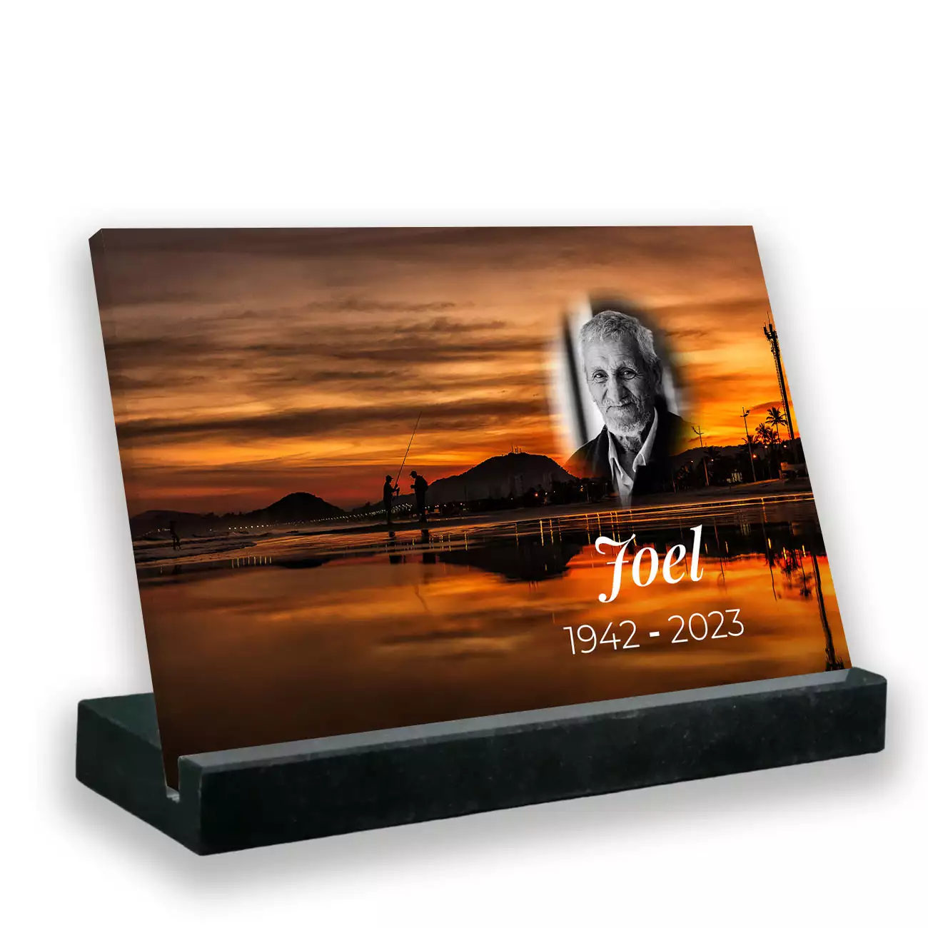 plaque funéraire personnalisée avec texte et photo socle granit noir pêcheurs